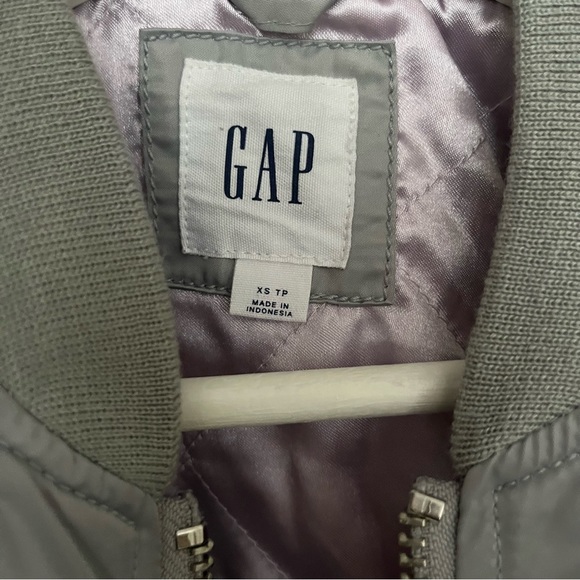 Grey XS bomber jacket, lavender colour inside. Excellent condition, satin feel - Picture 2 of 15